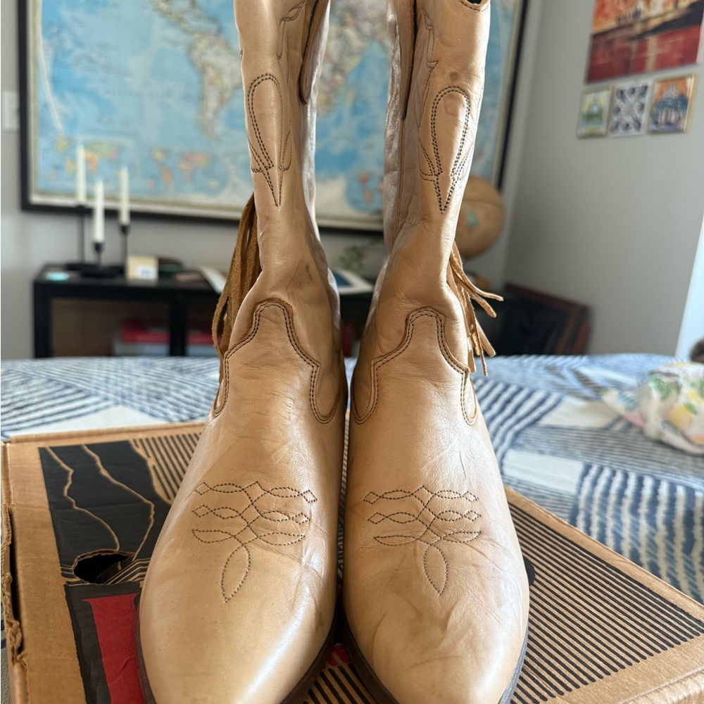 Laredo Women's Leather Cream Heeled Boots - Picture 2 of 4